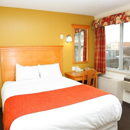 Chateau Motel Edmonton Bagian luar foto