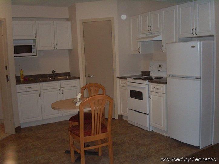 Chateau Motel Edmonton Bagian luar foto