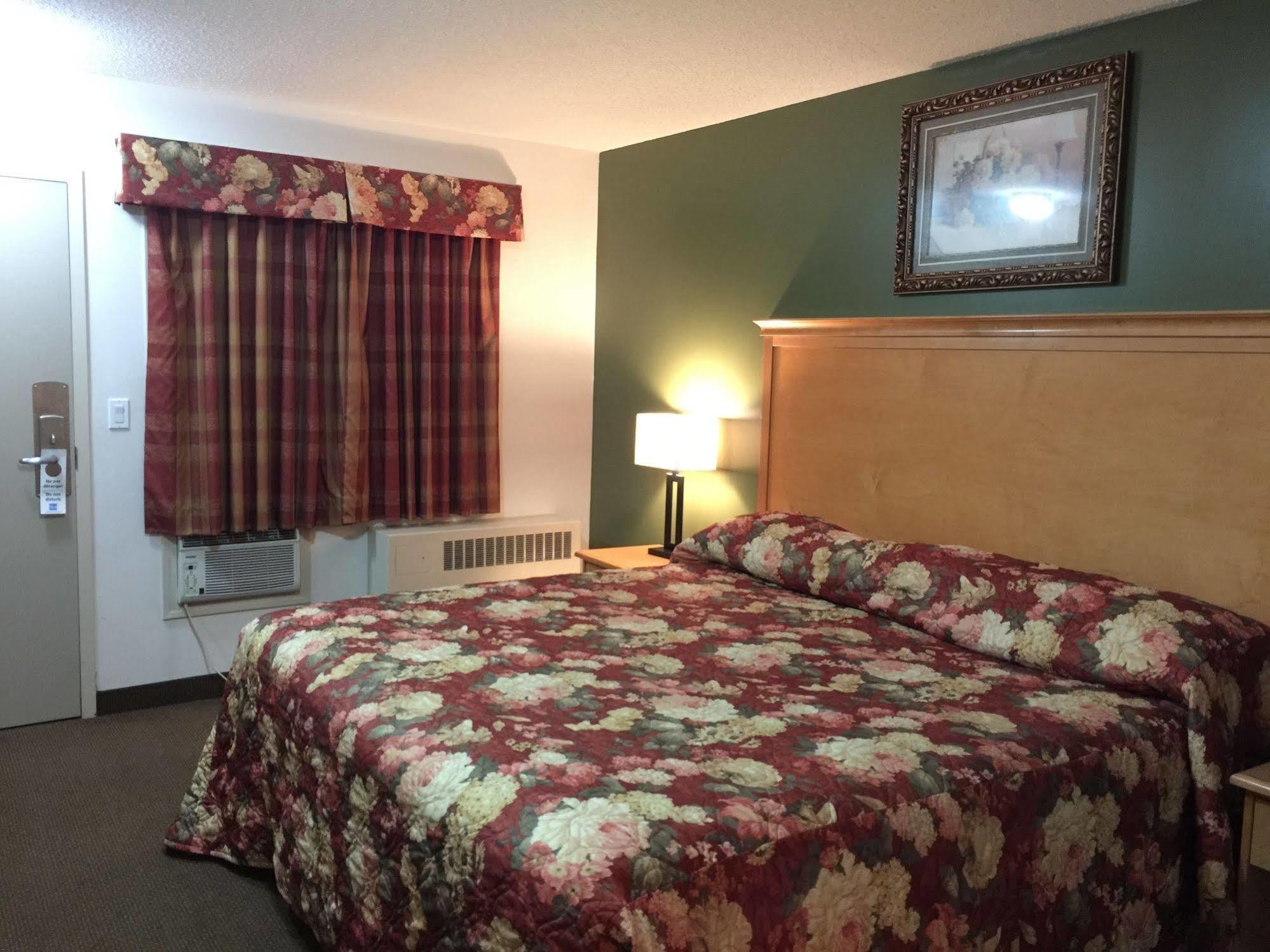 Chateau Motel Edmonton Bagian luar foto