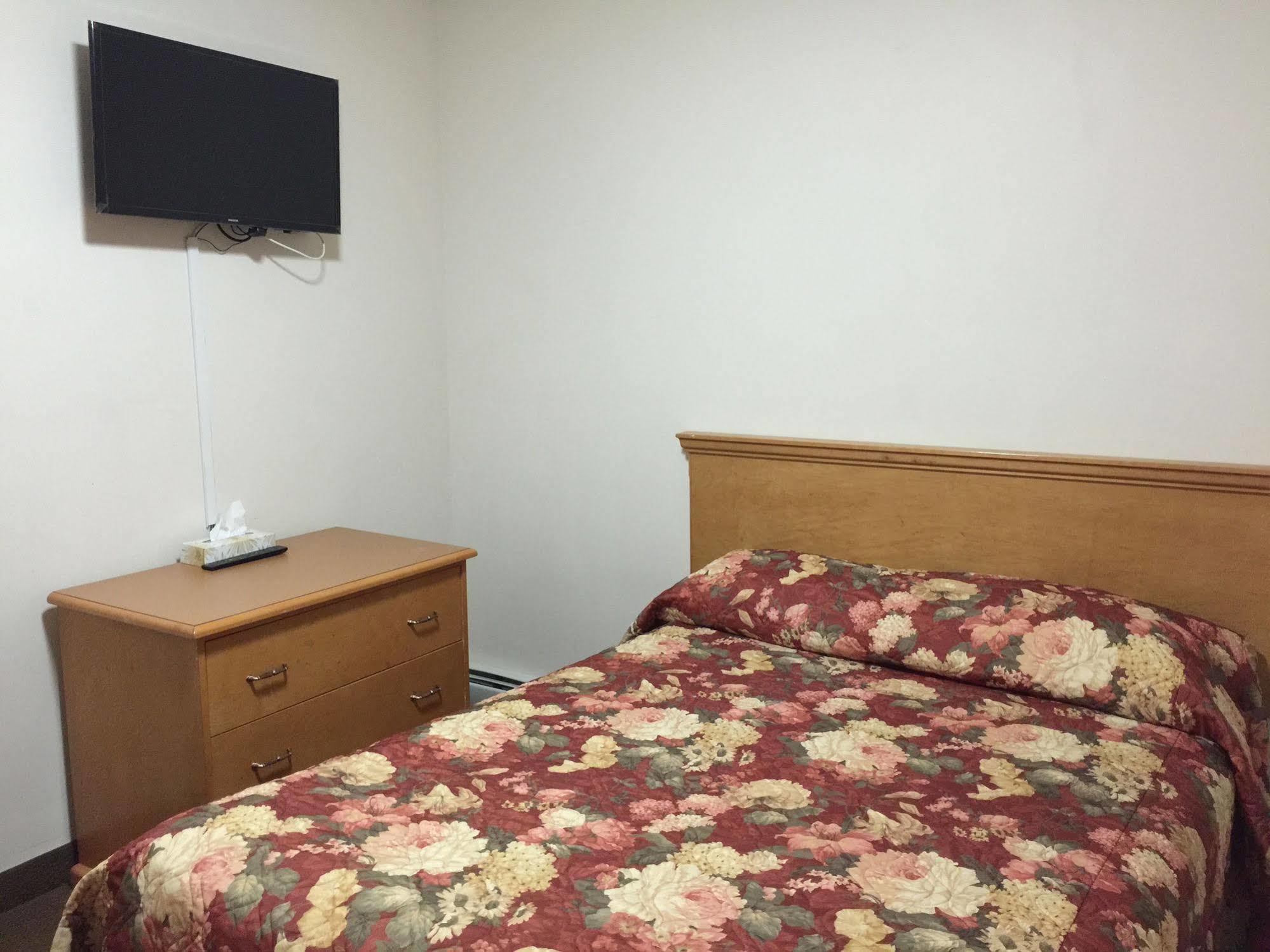 Chateau Motel Edmonton Bagian luar foto