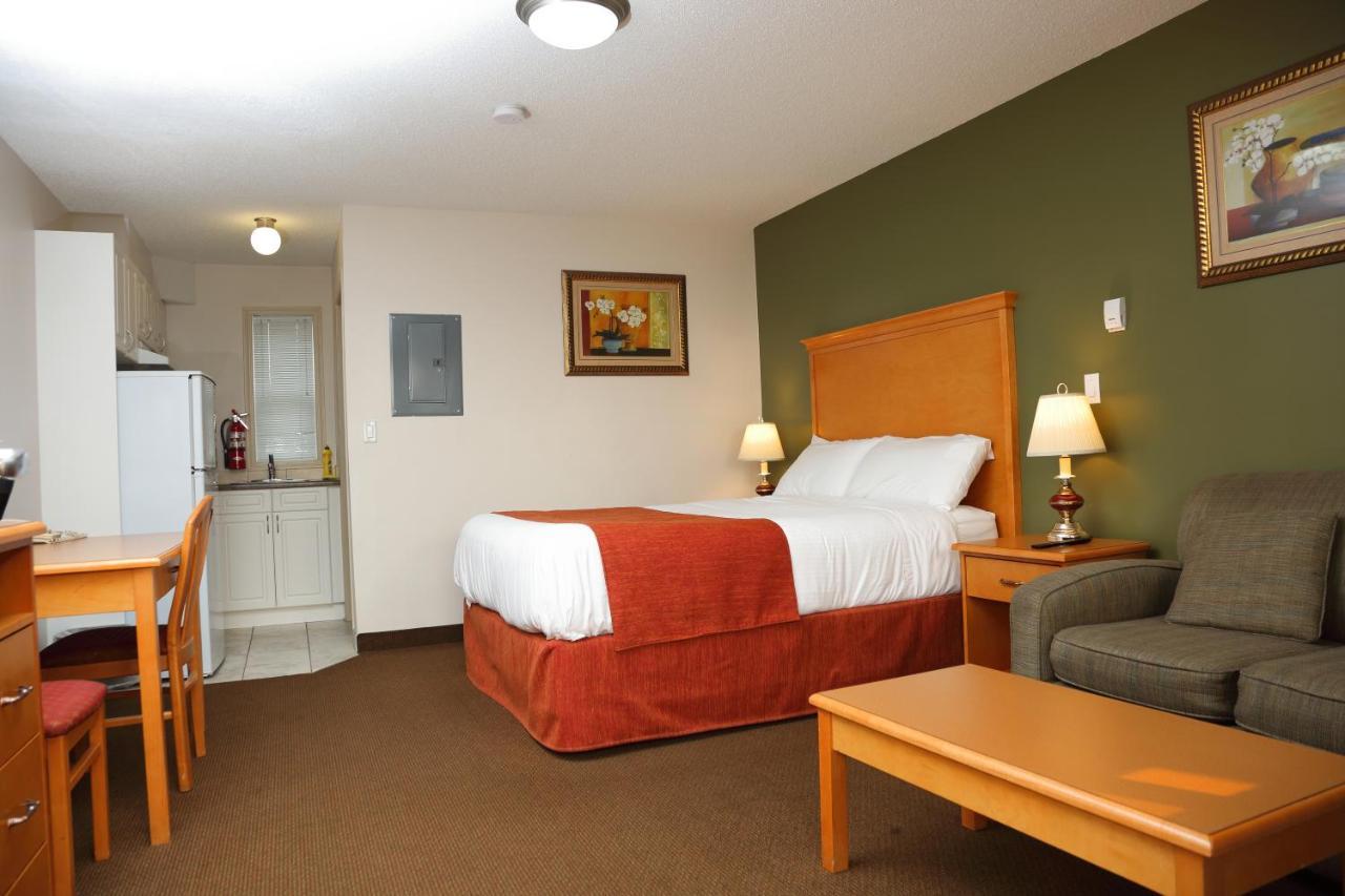 Chateau Motel Edmonton Bagian luar foto